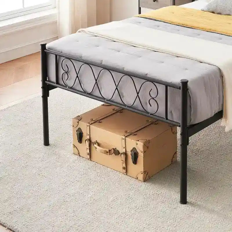 Struttura per letto matrimoniale in metallo nero con testiera