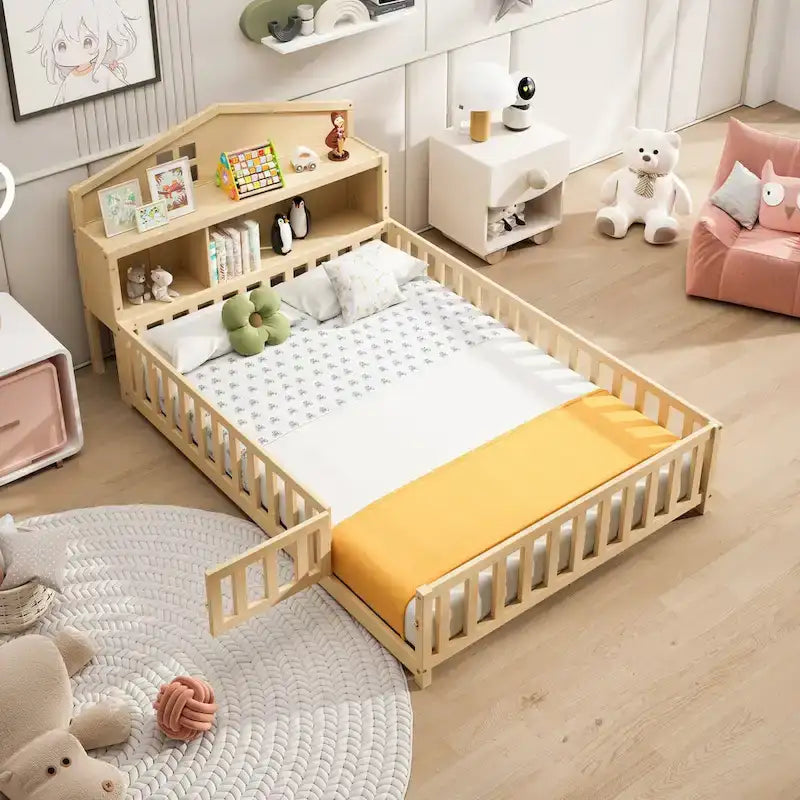 Letti a terra a grandezza naturale con librerie e lavagne per bambini