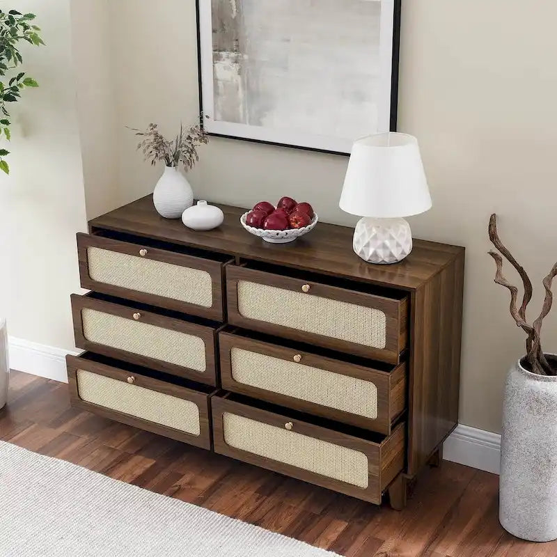 Comò moderno a 6 cassetti in legno massello e rattan per camera da letto