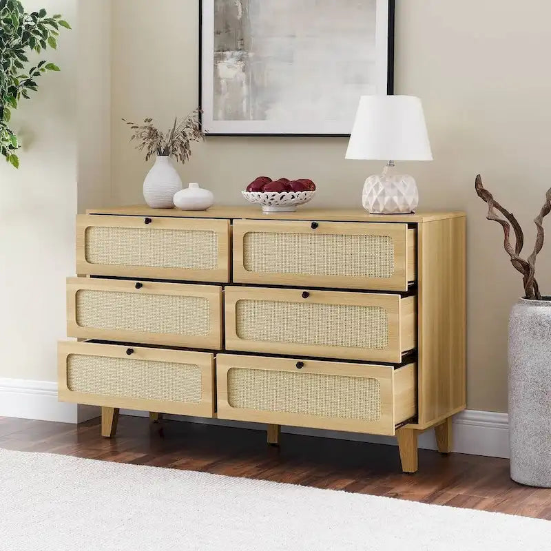 Comò moderno a 6 cassetti in legno massello e rattan per camera da letto