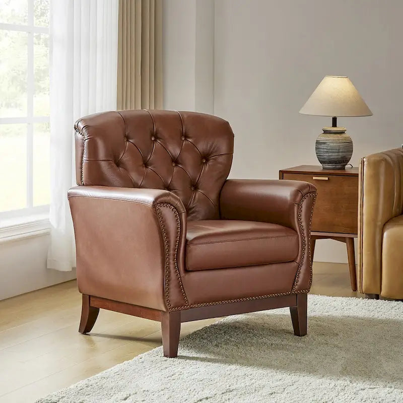Poltrona occasionale Burt in vera pelle, con schienale alto capitonné di HULALA HOME