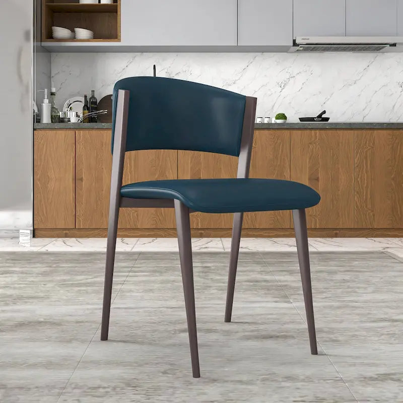 Sedia da pranzo Aspen con sedile in pelle in metallo nero di LeisureMod