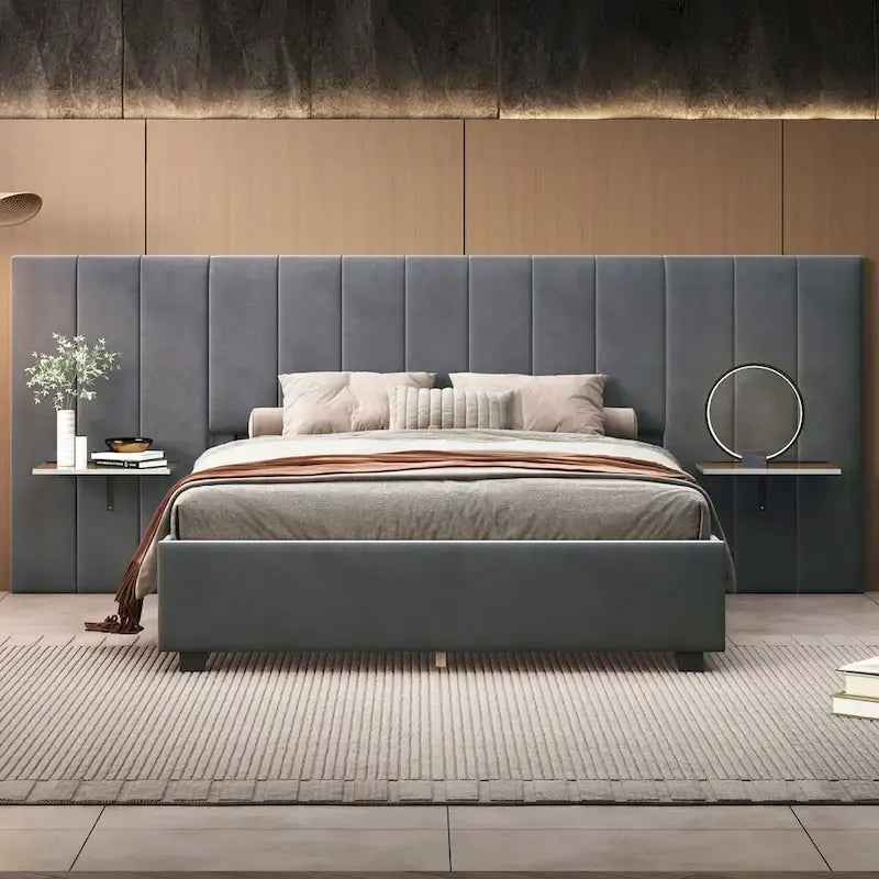 Letto a piattaforma imbottito di grandi dimensioni con testiera imponente