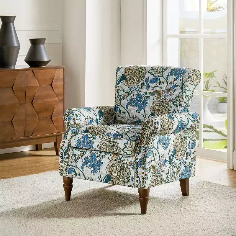 Poltrona Araceli Tradizionale in Legno Imbottita Floreale con Schienale Alto e Borchie | ART OF LIVING DESIGNS