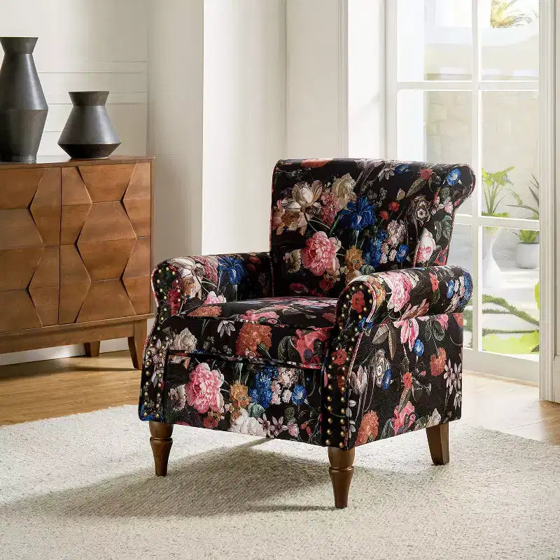 Poltrona Araceli Tradizionale in Legno Imbottita Floreale con Schienale Alto e Borchie | ART OF LIVING DESIGNS