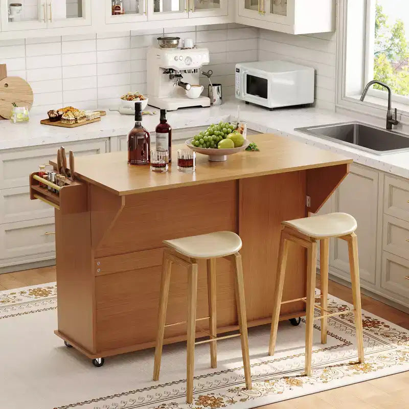 Tavolo da cucina mobile con isola da 55" con presa di corrente e anta a ribalta, carrello da cucina con isola su ruote e armadietto per pattumiera per la cucina