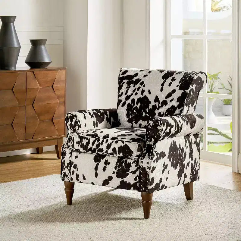 Poltrona Araceli Tradizionale in Legno Imbottita Floreale con Schienale Alto e Borchie | ART OF LIVING DESIGNS