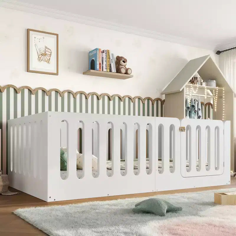 Lettino Montessori da Pavimento Bianco Doppio con Sbarre e Porta – Legno Massello, 1 Bambino