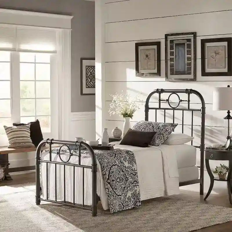 Letto in metallo nero