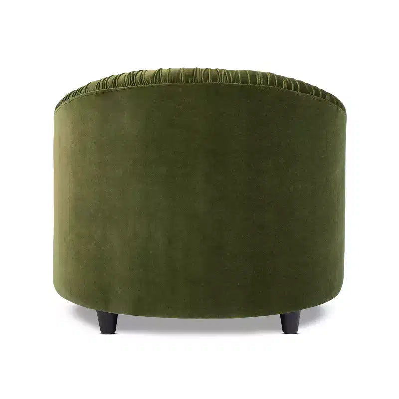Poltrona Jennifer Taylor Home Serena 31,5" con schienale a botte arricciato e frange Bullion, velluto performance verde oliva