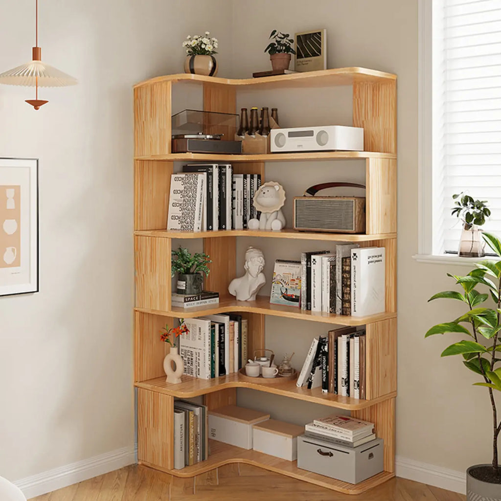 Libreria verticale angolare in legno con schienale aperto e finitura naturale
