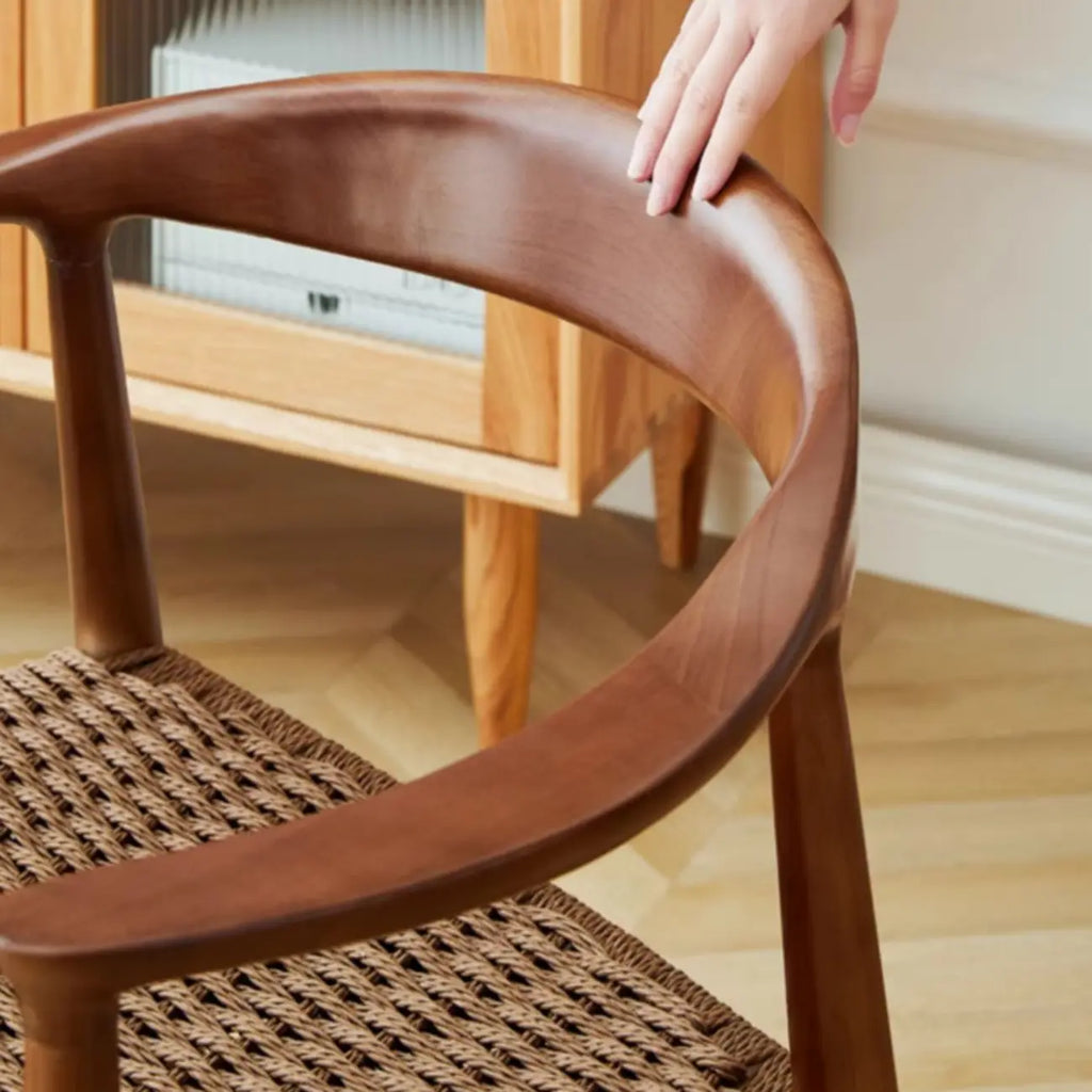 Sedia da pranzo scandinava con braccioli, seduta intrecciata in legno curvo