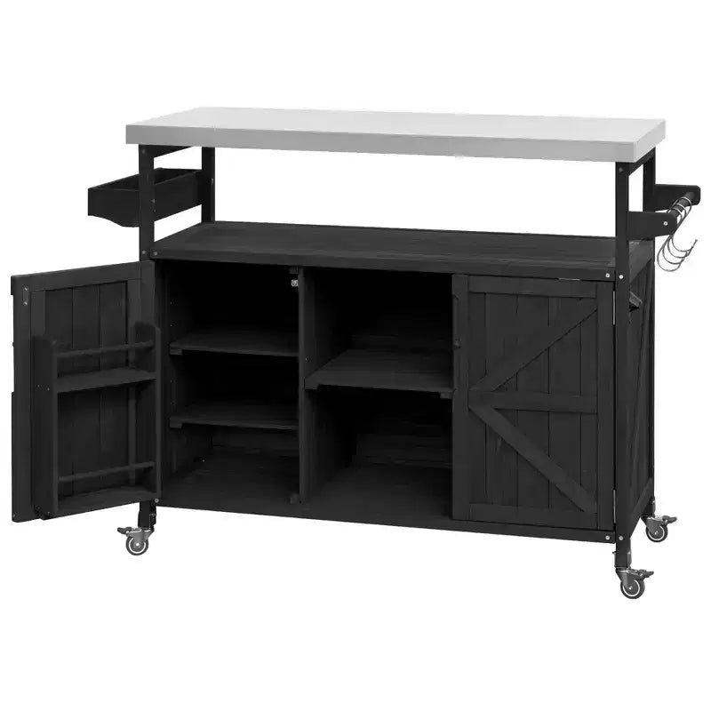 Isola per cucina Okak Outdoor con piano in acciaio inossidabile, carrello da cucina in legno con ante, ripiani e porta spezie, isola da cucina con ruote