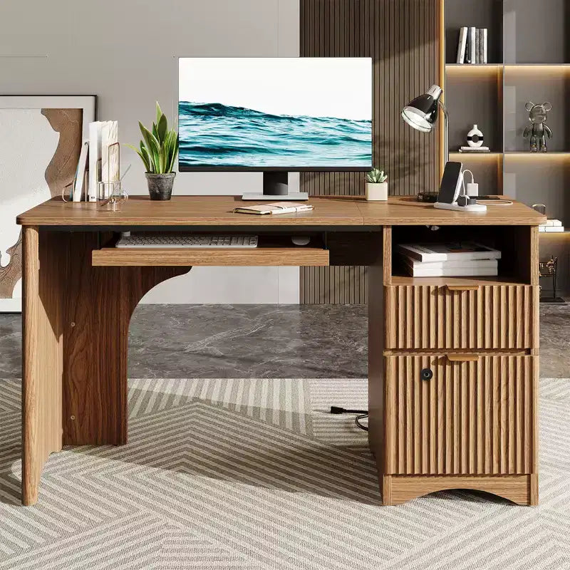 Scrivania Smart Bestier 55 per computer, scrivania da scrittura in rovere con cassetti portadocumenti e presa di corrente, scrivania direzionale con vani a giorno e vassoio per tastiera