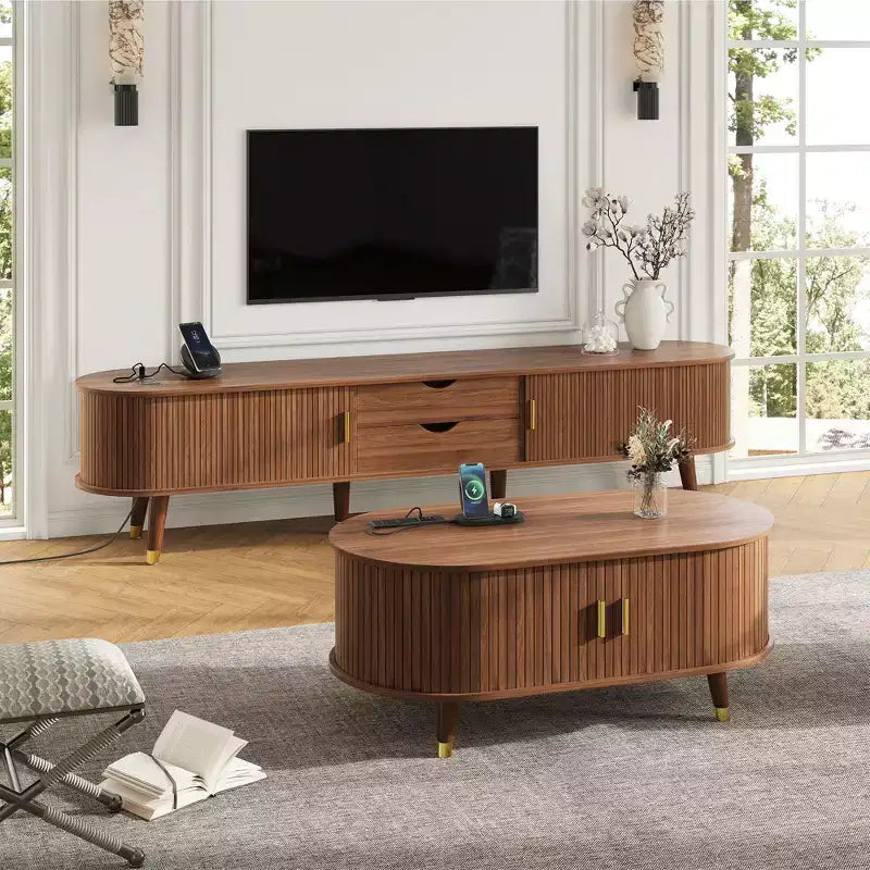CLIHOME Meuble TV et table basse de ferme en bois avec station de recharge, console multimédia ovale cannelée pour TV jusqu'à 80 pouces