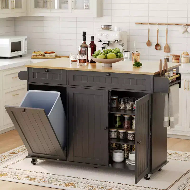 Tavolo da cucina mobile con isola da 55" con presa di corrente e anta a ribalta, carrello da cucina con isola su ruote e armadietto per pattumiera per la cucina